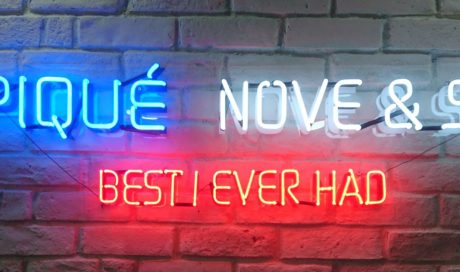 Neon Işıklı Tabela